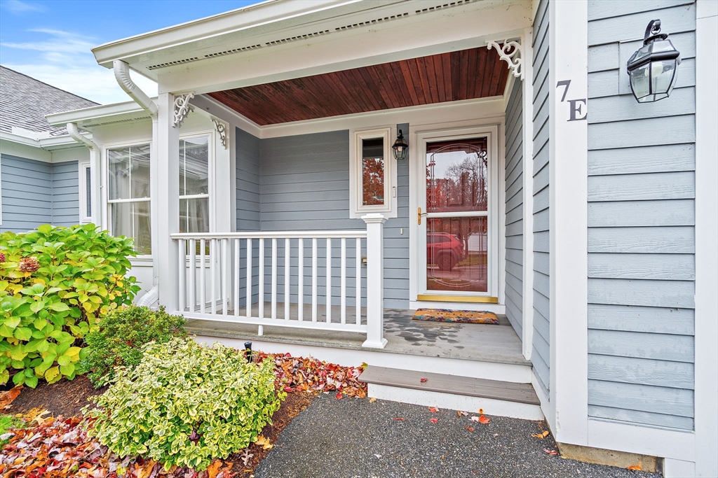 7E Strawberry Lane, Hudson, Massachusetts, 2 Bedrooms Bedrooms, 6 Rooms Rooms,2 BathroomsBathrooms,Residential,For Sale,Strawberry Lane,73451857