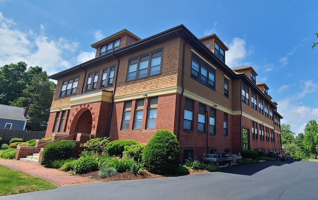 110 South Ave, Whitman, Massachusetts, 1 Bedroom Bedrooms, 3 Rooms Rooms,1 BathroomBathrooms,Residential,For Sale,South Ave,73459826