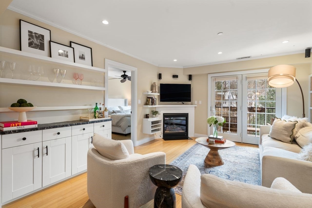 36 Central Ave, Milton, Massachusetts, 2 Bedrooms Bedrooms, 4 Rooms Rooms,2 BathroomsBathrooms,Residential,For Sale,Central Ave,73468899