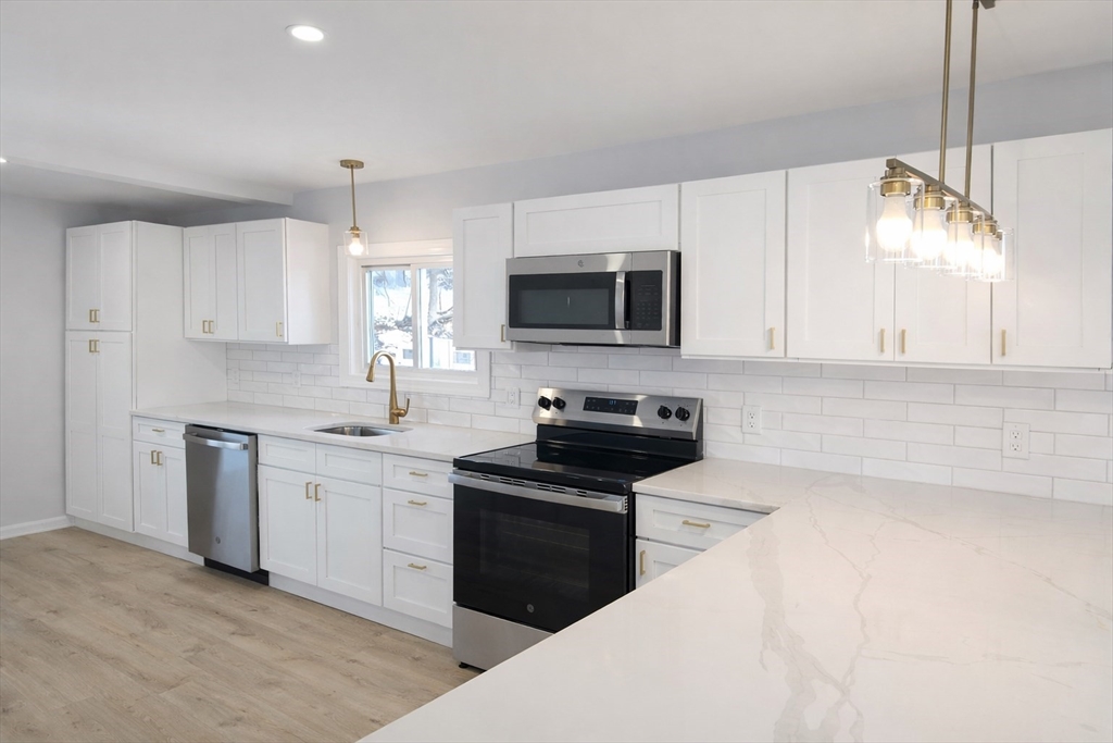 18 Banks, Brockton, Massachusetts, 3 Bedrooms Bedrooms, 6 Rooms Rooms,2 BathroomsBathrooms,Residential,For Sale,Banks,73468903