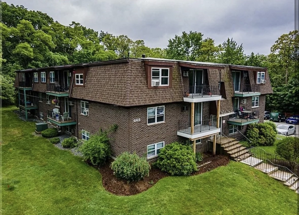 668 Robbins Ave, Dracut, Massachusetts, 2 Bedrooms Bedrooms, 4 Rooms Rooms,1 BathroomBathrooms,Residential Lease,For Rent,Robbins Ave,73468908