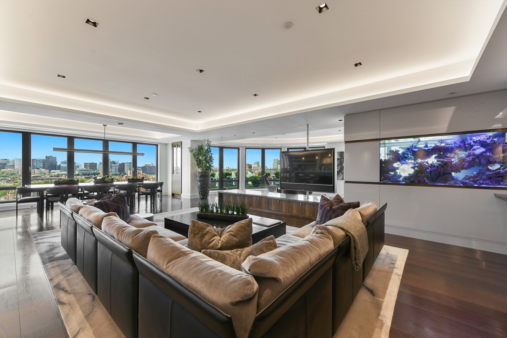 776 Boylston, Boston, Massachusetts, 2 Bedrooms Bedrooms, 8 Rooms Rooms,2.5 BathroomsBathrooms,Residential,For Sale,Boylston,73468936