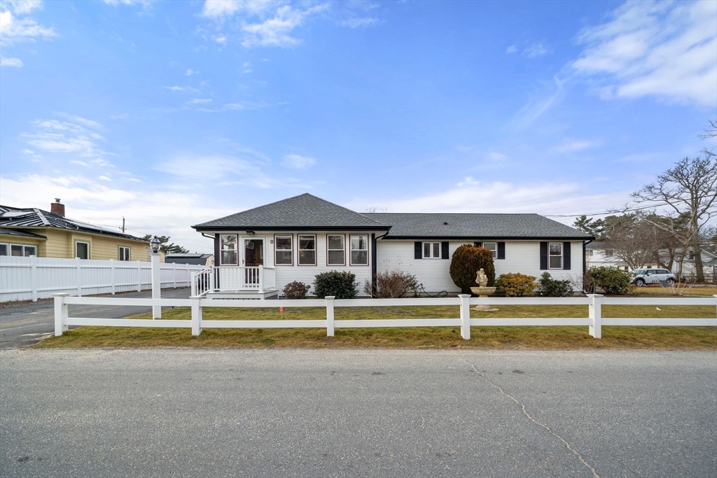 92 Choctaw, Wareham, Massachusetts, 4 Bedrooms Bedrooms, 7 Rooms Rooms,2 BathroomsBathrooms,Residential,For Sale,Choctaw,73468977