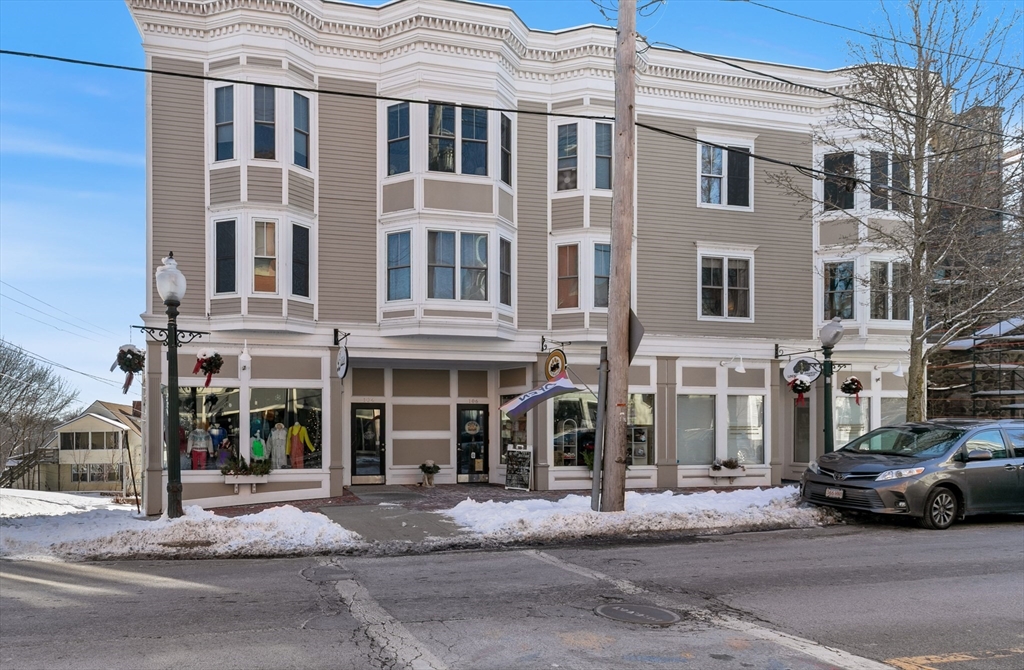 106 Main Street, Amesbury, Massachusetts, ,Commercial Sale,For Sale,Main Street,73469121