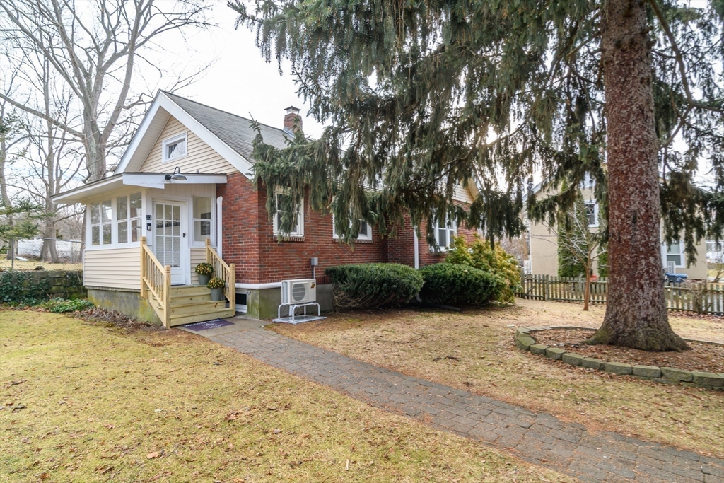 32 Harvard St, Natick, Massachusetts, 2 Bedrooms Bedrooms, 5 Rooms Rooms,1.5 BathroomsBathrooms,Residential,For Sale,Harvard St,73469123