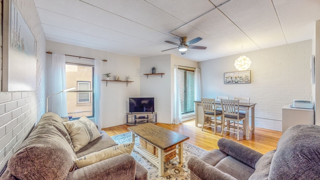 1856 Beacon St, Brookline, Massachusetts, 2 Bedrooms Bedrooms, 4 Rooms Rooms,1.5 BathroomsBathrooms,Residential Lease,For Rent,Beacon St,73469125