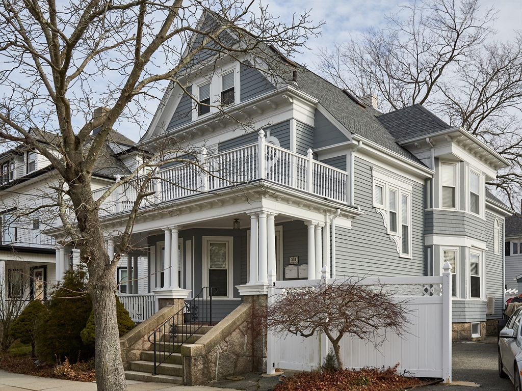 301 Madison, Fall River, Massachusetts, 4 Bedrooms Bedrooms, 8 Rooms Rooms,4.5 BathroomsBathrooms,Residential,For Sale,Madison,73469126