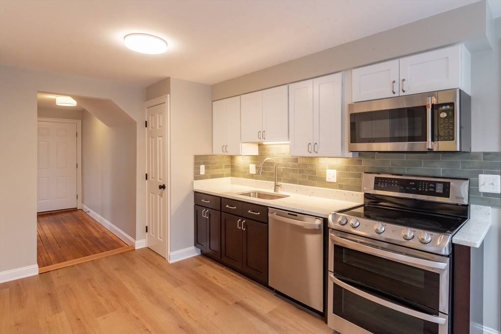 19 Hoyle, Norwood, Massachusetts, 1 Bedroom Bedrooms, 3 Rooms Rooms,1 BathroomBathrooms,Residential Lease,For Rent,Hoyle,73469128