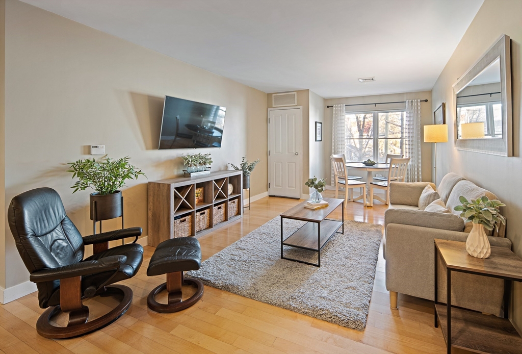 30 Franklin St, Malden, Massachusetts, 2 Bedrooms Bedrooms, 5 Rooms Rooms,2 BathroomsBathrooms,Residential,For Sale,Franklin St,73468934