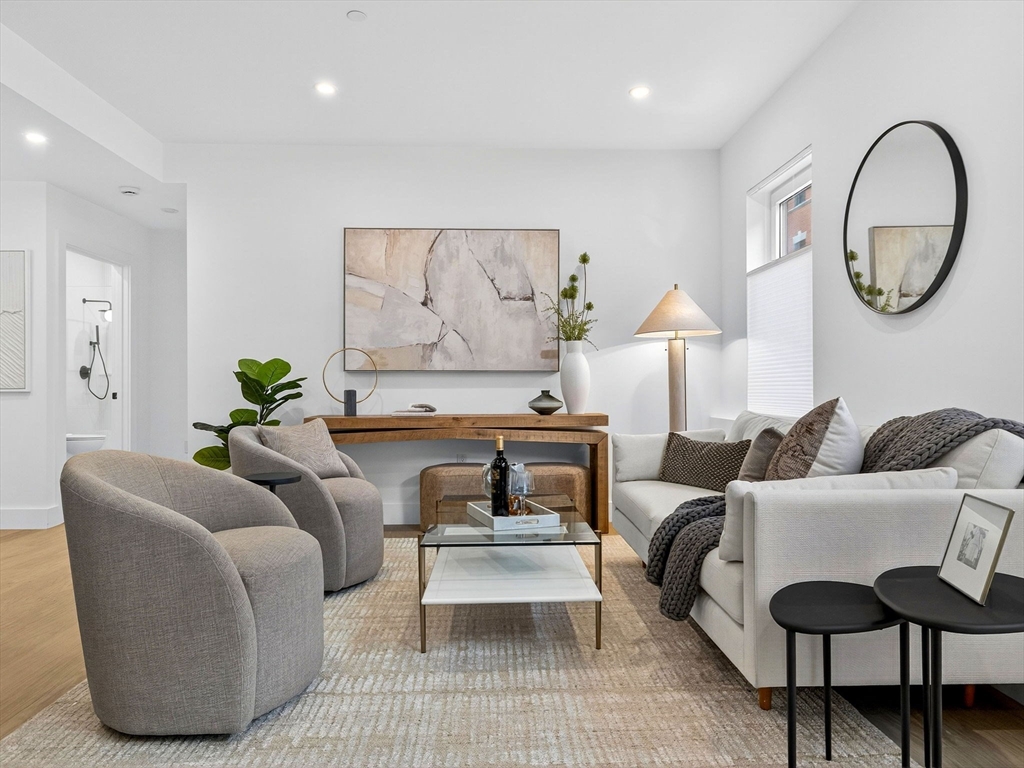 27 Dixwell St, Boston, Massachusetts, 1 Bedroom Bedrooms, 3 Rooms Rooms,1 BathroomBathrooms,Residential,For Sale,Dixwell St,73468954