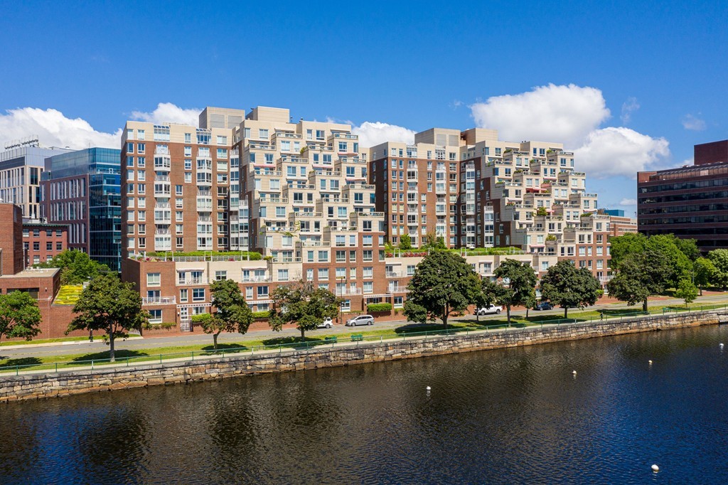 75-83 Cambridge Pkwy, Cambridge, Massachusetts, 2 Bedrooms Bedrooms, 5 Rooms Rooms,2.5 BathroomsBathrooms,Residential,For Sale,Cambridge Pkwy,73469072