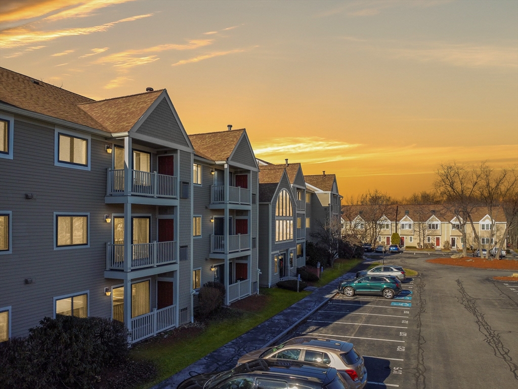 105 Hunters Run Place, Haverhill, Massachusetts, 2 Bedrooms Bedrooms, 5 Rooms Rooms,1 BathroomBathrooms,Residential,For Sale,Hunters Run Place,73463344