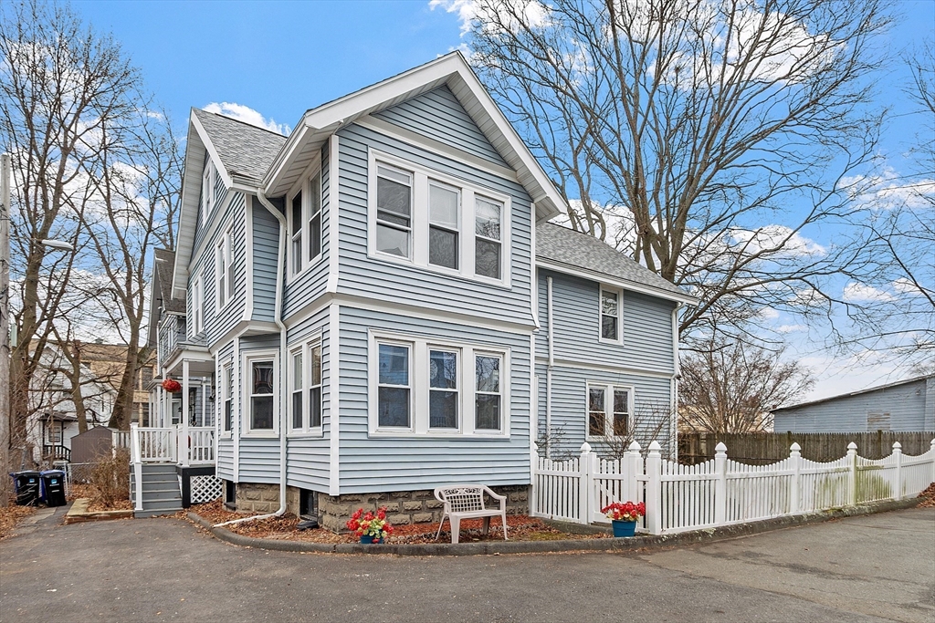 46 A Wentworth Street, Malden, Massachusetts, 5 Bedrooms Bedrooms, 12 Rooms Rooms,2 BathroomsBathrooms,Residential Income,For Sale,Wentworth Street,73469078