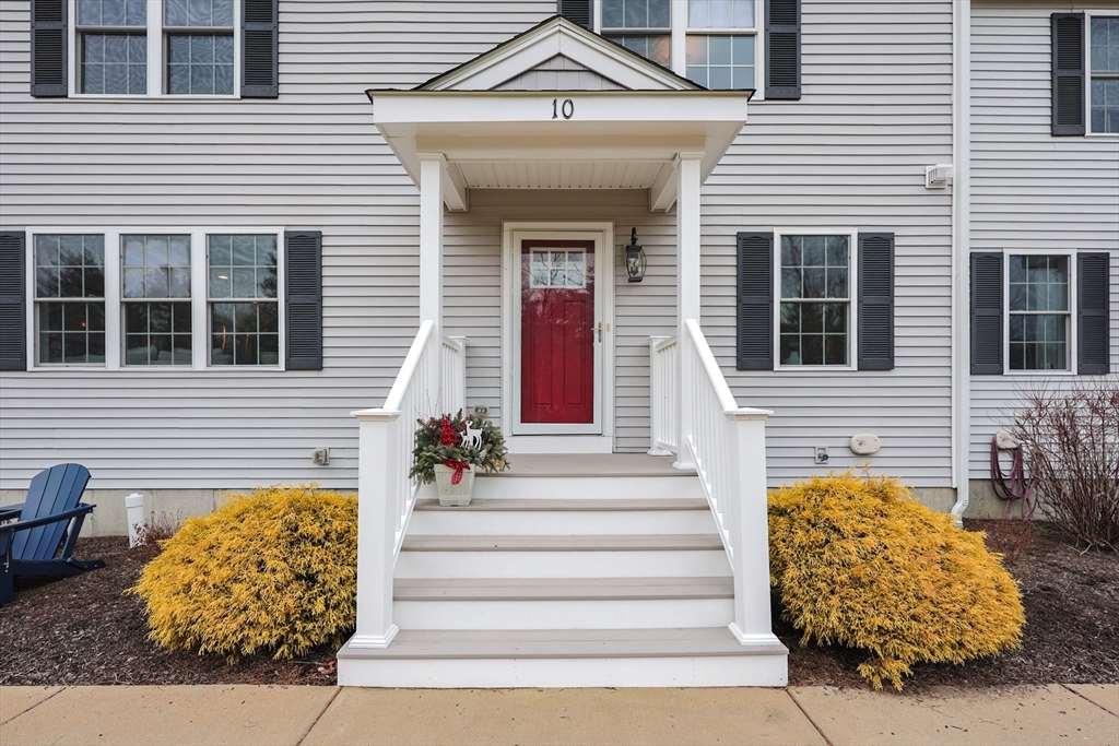 143 Oak St, Norton, Massachusetts, 3 Bedrooms Bedrooms, 6 Rooms Rooms,2.5 BathroomsBathrooms,Residential,For Sale,Oak St,73469094