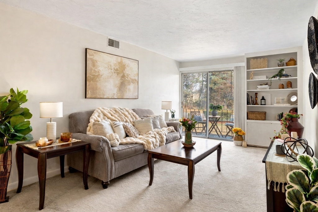 176 Maple Ave, Rutland, Massachusetts, 1 Bedroom Bedrooms, 3 Rooms Rooms,1 BathroomBathrooms,Residential,For Sale,Maple Ave,73469145