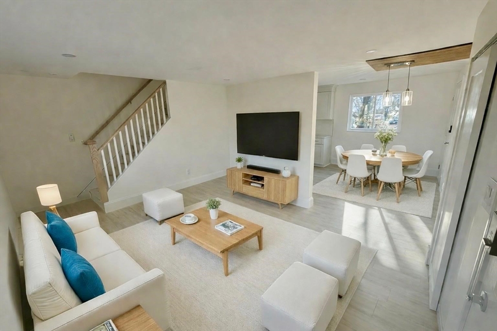 47 Bishop Dr, Framingham, Massachusetts, 2 Bedrooms Bedrooms, 5 Rooms Rooms,1 BathroomBathrooms,Residential,For Sale,Bishop Dr,73469217