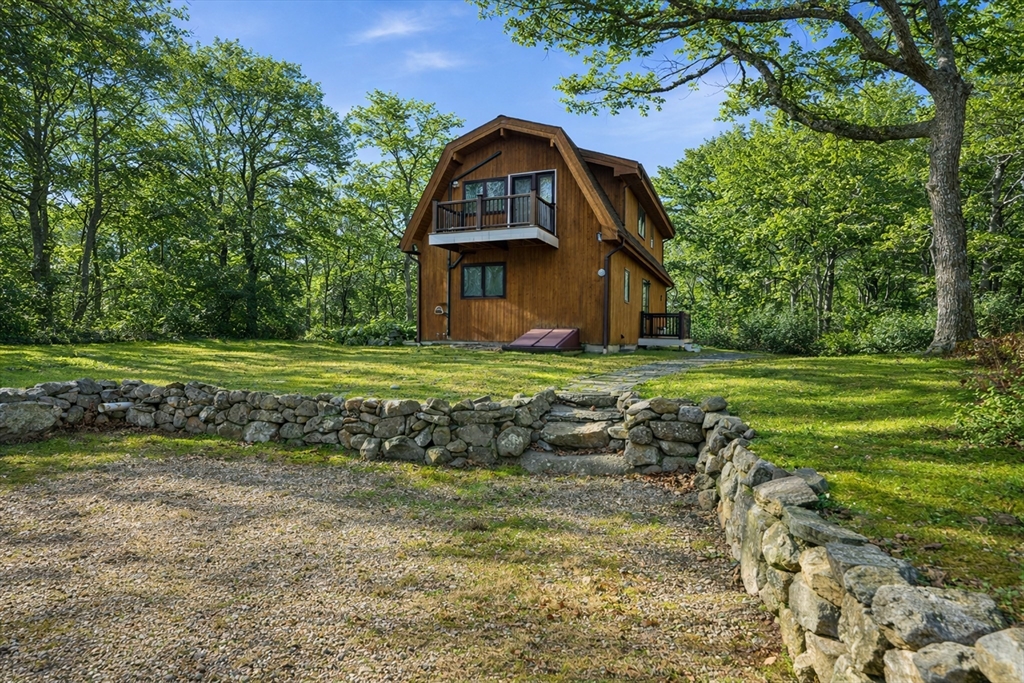 43 N Slope Lane, Chilmark, Massachusetts, 3 Bedrooms Bedrooms, 7 Rooms Rooms,2 BathroomsBathrooms,Residential,For Sale,N Slope Lane,73469199