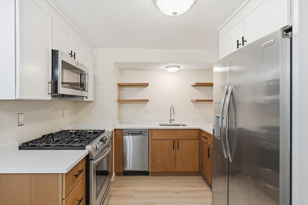 237 Main St, Reading, Massachusetts, 2 Bedrooms Bedrooms, 4 Rooms Rooms,1 BathroomBathrooms,Residential Lease,For Rent,Main St,73469212