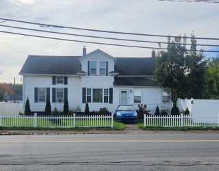 483 Middleboro Ave, Taunton, Massachusetts, 3 Bedrooms Bedrooms, 5 Rooms Rooms,1 BathroomBathrooms,Residential Lease,For Rent,Middleboro Ave,73443996