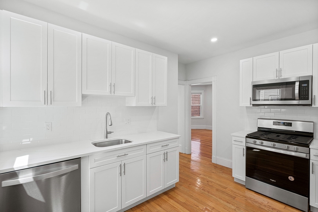 68 Bakersfield Street, Boston, Massachusetts, 3 Bedrooms Bedrooms, 6 Rooms Rooms,1 BathroomBathrooms,Residential Lease,For Rent,Bakersfield Street,73469227