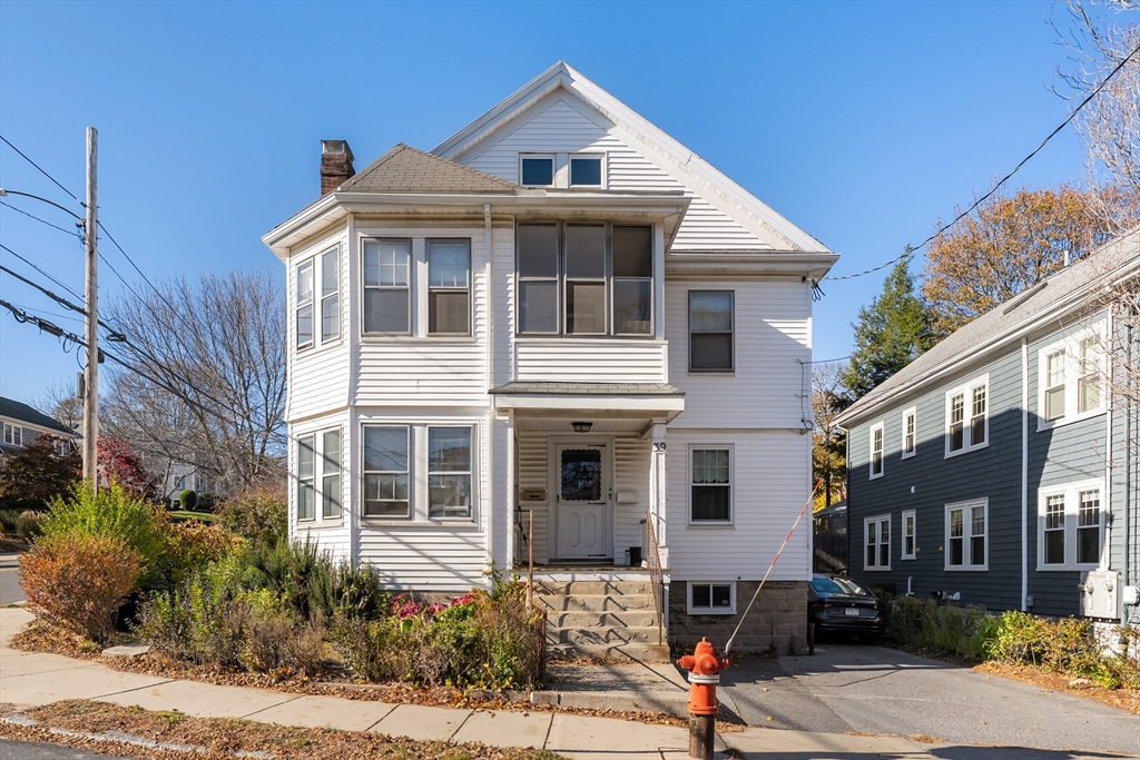 39 Newport St, Arlington, Massachusetts, 6 Bedrooms Bedrooms, 16 Rooms Rooms,2 BathroomsBathrooms,Residential Income,For Sale,Newport St,73458933