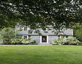 4 Puritan Rd, Wenham, Massachusetts, 3 Bedrooms Bedrooms, 7 Rooms Rooms,1.5 BathroomsBathrooms,Residential,For Sale,Puritan Rd,73454871