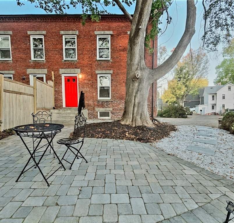 321 Riverside Dr, Northampton, Massachusetts, 3 Bedrooms Bedrooms, 8 Rooms Rooms,2.5 BathroomsBathrooms,Residential,For Sale,Riverside Dr,73445235