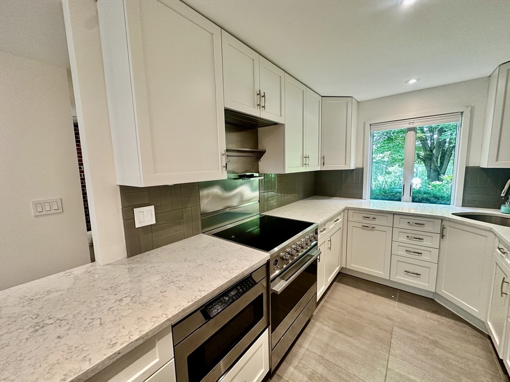 1 Eaton Ct, Amherst, Massachusetts, 2 Bedrooms Bedrooms, 3 Rooms Rooms,1.5 BathroomsBathrooms,Residential Lease,For Rent,Eaton Ct,73420281