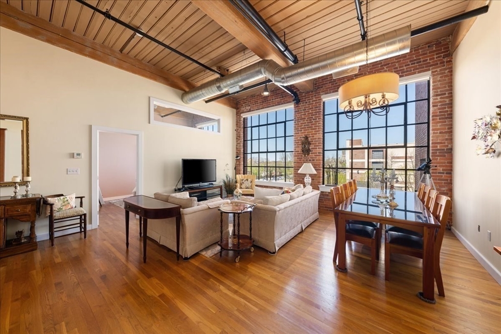 491 Dutton St, Lowell, Massachusetts, 1 Bedroom Bedrooms, 4 Rooms Rooms,1 BathroomBathrooms,Residential,For Sale,Dutton St,73368483