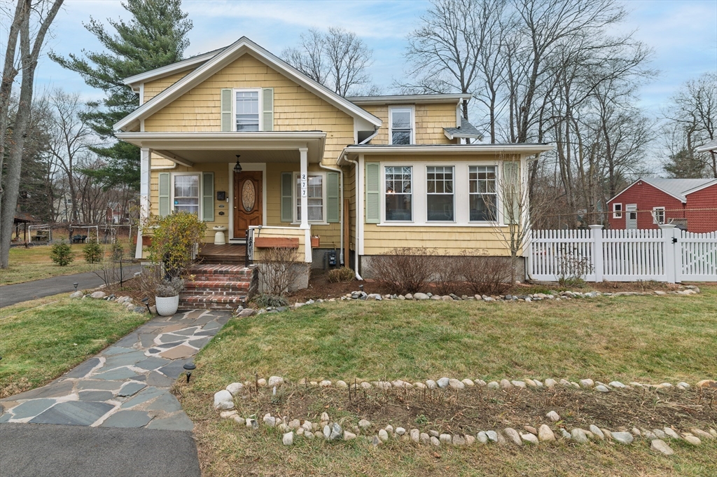 277 Central Street, Mansfield, Massachusetts, 3 Bedrooms Bedrooms, 7 Rooms Rooms,1.5 BathroomsBathrooms,Residential,For Sale,Central Street,73460808