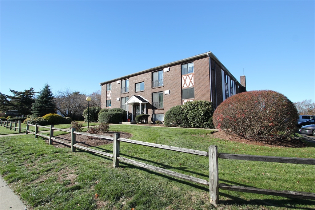 139 King St, Franklin, Massachusetts, 2 Bedrooms Bedrooms, 4 Rooms Rooms,1 BathroomBathrooms,Residential Lease,For Rent,King St,73456934