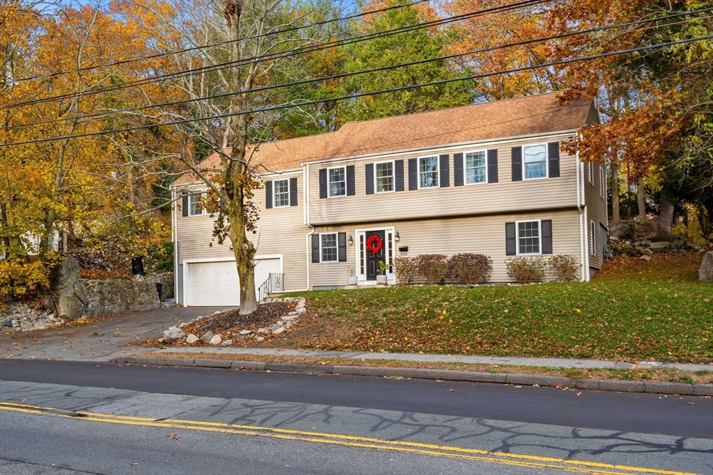 960 Summer St, Lynnfield, Massachusetts, 3 Bedrooms Bedrooms, 6 Rooms Rooms,3 BathroomsBathrooms,Residential,For Sale,Summer St,73456600