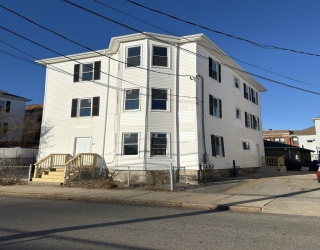 18 Alden St, Fall River, Massachusetts, 9 Bedrooms Bedrooms, 15 Rooms Rooms,3 BathroomsBathrooms,Residential Income,For Sale,Alden St,73463469