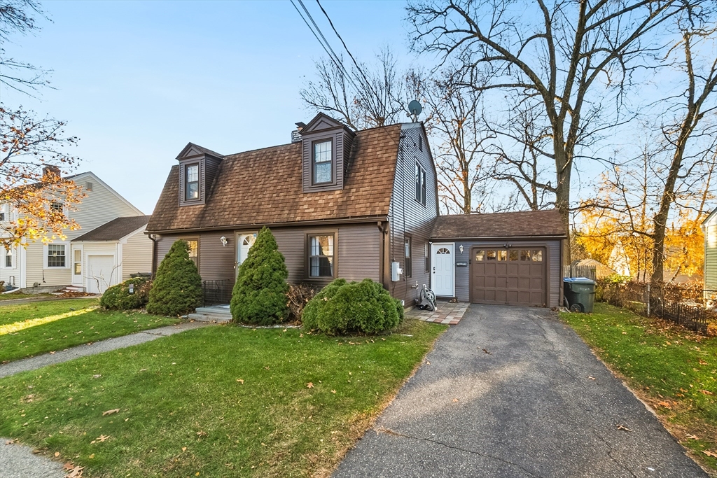 74 Oregon St, Springfield, Massachusetts, 3 Bedrooms Bedrooms, 6 Rooms Rooms,1.5 BathroomsBathrooms,Residential,For Sale,Oregon St,73457914