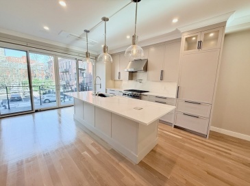 143 Warren Ave, Boston, Massachusetts, 2 Bedrooms Bedrooms, 4 Rooms Rooms,2 BathroomsBathrooms,Residential Lease,For Rent,Warren Ave,73465622