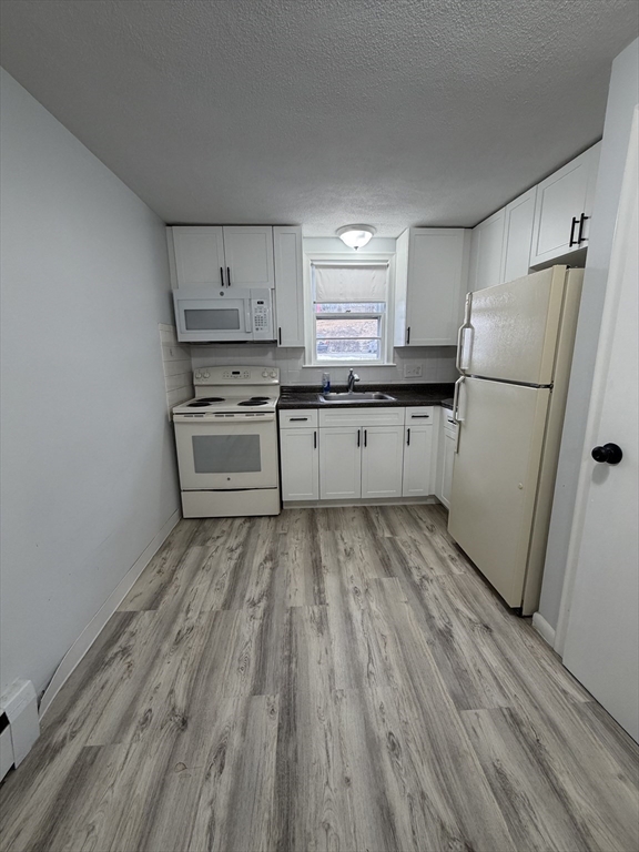 85 Trapelo, Waltham, Massachusetts, 1 Bedroom Bedrooms, 3 Rooms Rooms,1 BathroomBathrooms,Residential Lease,For Rent,Trapelo,73465402