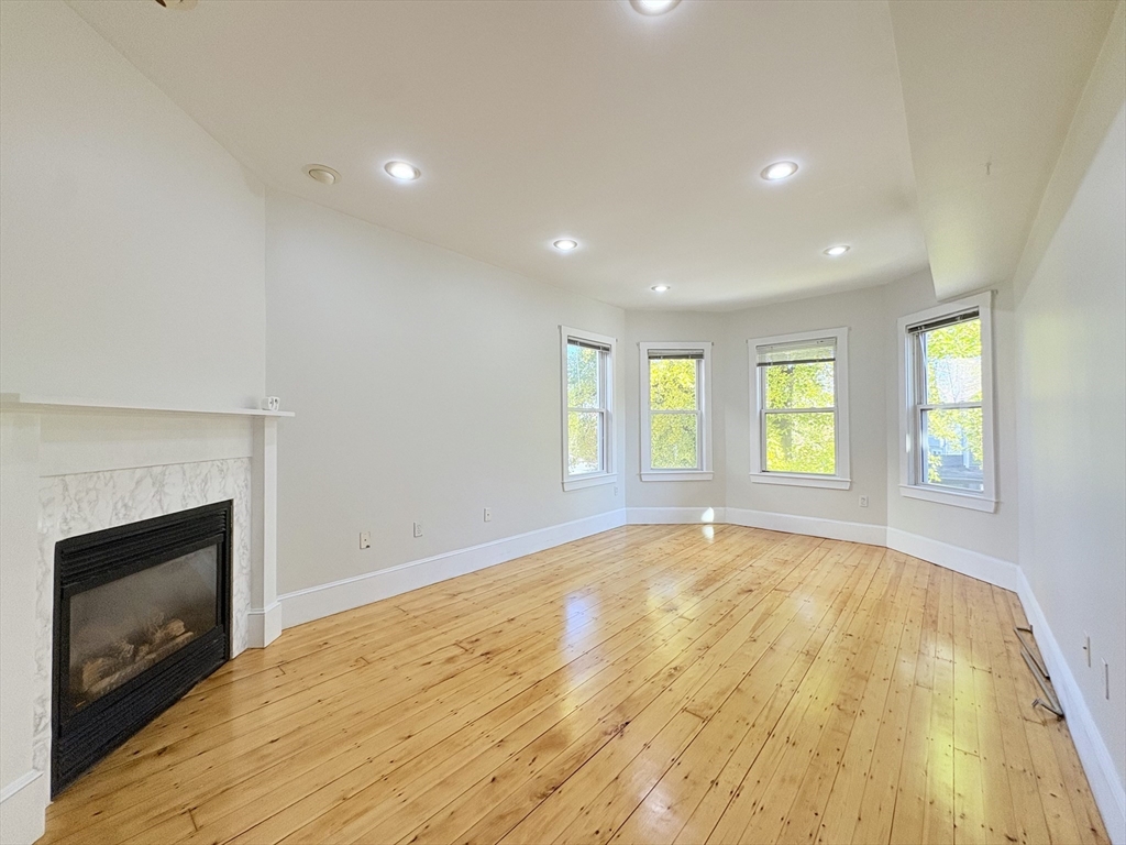 367 Cardinal Mederios, Cambridge, Massachusetts, 2 Bedrooms Bedrooms, 5 Rooms Rooms,1 BathroomBathrooms,Residential Lease,For Rent,Cardinal Mederios,73469306