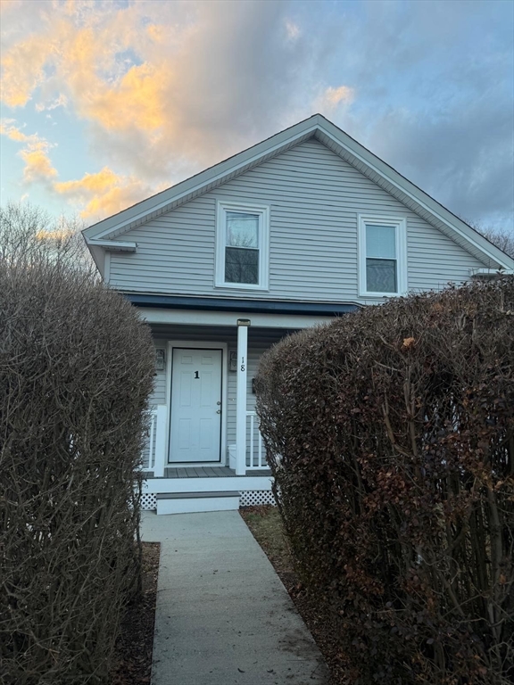 18 Harris St., Webster, Massachusetts, 3 Bedrooms Bedrooms, 6 Rooms Rooms,2 BathroomsBathrooms,Residential Lease,For Rent,Harris St.,73469329