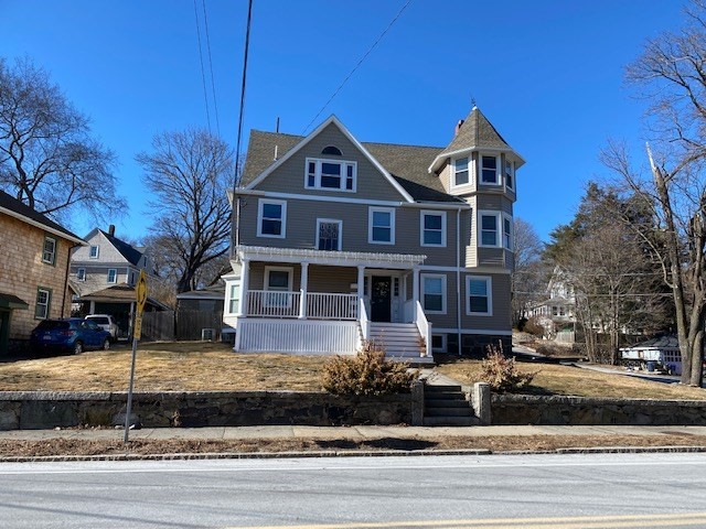 22 Howard Street, Melrose, Massachusetts, 2 Bedrooms Bedrooms, 4 Rooms Rooms,1 BathroomBathrooms,Residential Lease,For Rent,Howard Street,73469337