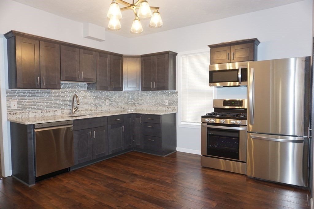 107 Pond Street, Waltham, Massachusetts, 2 Bedrooms Bedrooms, 4 Rooms Rooms,1 BathroomBathrooms,Residential Lease,For Rent,Pond Street,73469359