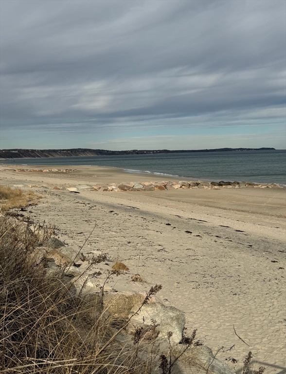 8 Driftwood Ln, Bourne, Massachusetts, 5 Bedrooms Bedrooms, 8 Rooms Rooms,2 BathroomsBathrooms,Residential,For Sale,Driftwood Ln,73469364