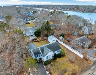 19 Pine Rock Rd, Falmouth, Massachusetts, 3 Bedrooms Bedrooms, 6 Rooms Rooms,2 BathroomsBathrooms,Residential,For Sale,Pine Rock Rd,73469371