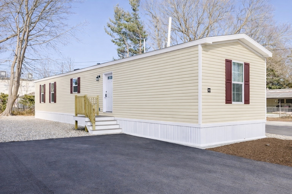 1346 Newport Ave, Attleboro, Massachusetts, 2 Bedrooms Bedrooms, 6 Rooms Rooms,2 BathroomsBathrooms,Residential,For Sale,Newport Ave,73469383