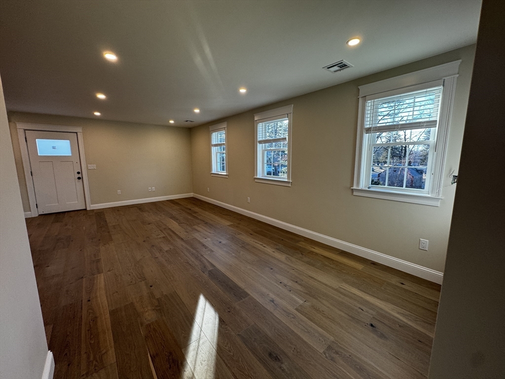 1A Old Mill Rd, Maynard, Massachusetts, 1 Bedroom Bedrooms, 3 Rooms Rooms,2 BathroomsBathrooms,Residential Lease,For Rent,Old Mill Rd,73469417