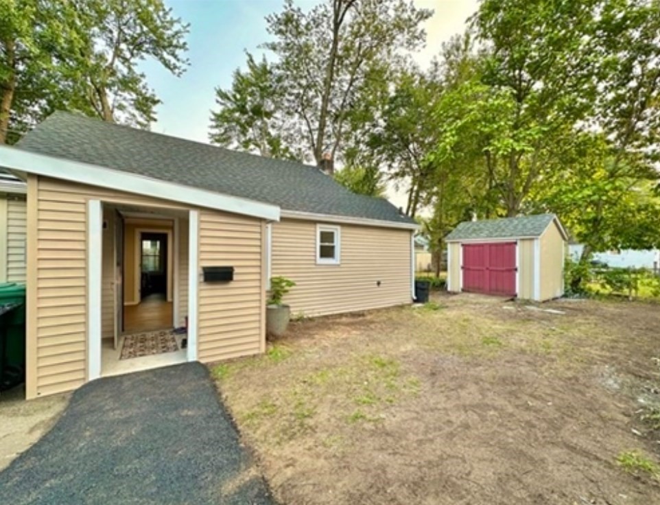 73 Summit Ave, Chicopee, Massachusetts, 2 Bedrooms Bedrooms, 4 Rooms Rooms,1 BathroomBathrooms,Residential Lease,For Rent,Summit Ave,73469425