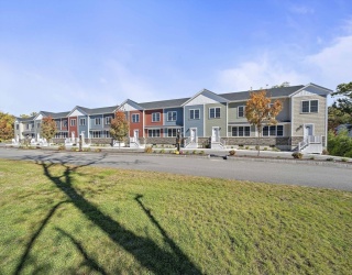 18 Simmonds Blvd., Randolph, Massachusetts, 2 Bedrooms Bedrooms, 6 Rooms Rooms,2.5 BathroomsBathrooms,Residential,For Sale,Simmonds Blvd.,73469430