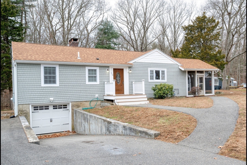 314 Central Street, Avon, Massachusetts, 2 Bedrooms Bedrooms, 5 Rooms Rooms,1 BathroomBathrooms,Residential Lease,For Rent,Central Street,73461142