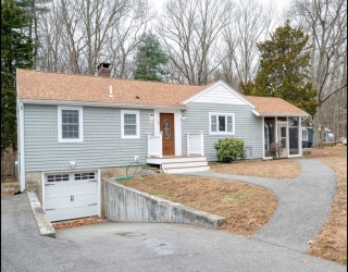 314 Central Street, Avon, Massachusetts, 2 Bedrooms Bedrooms, 5 Rooms Rooms,1 BathroomBathrooms,Residential Lease,For Rent,Central Street,73461142