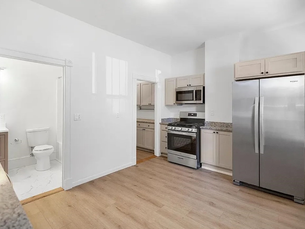 868 Huntington Ave, Boston, Massachusetts, 3 Bedrooms Bedrooms, 7 Rooms Rooms,2 BathroomsBathrooms,Residential Lease,For Rent,Huntington Ave,73469444