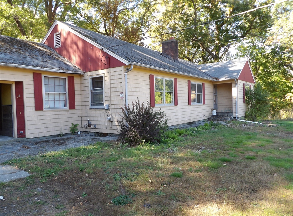 124 Worcester Providence Tpke, Millbury, Massachusetts, 3 Bedrooms Bedrooms, 6 Rooms Rooms,1 BathroomBathrooms,Residential,For Sale,Worcester Providence Tpke,73454480